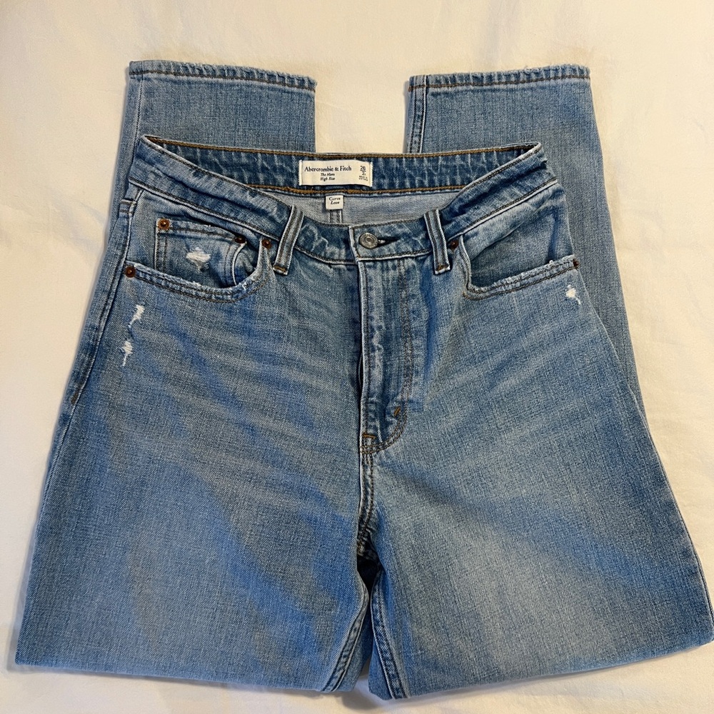 Abercrombie & Fitch The Mom High Rise Jeans